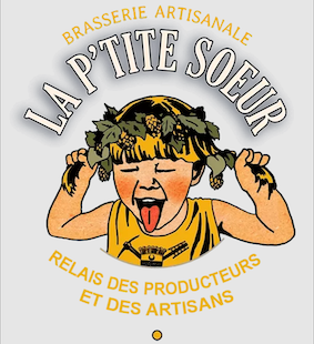 Logo La P'tite soeur sous-titrée "Relais des producteurs et des artisans" avec la représentation du petite fille avec des feuilles dans les cheveux tirant la langue ainsi que ses couettes